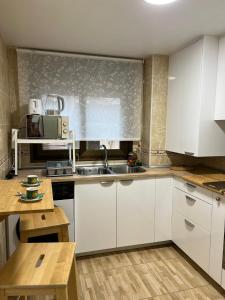 Kuchyň nebo kuchyňský kout v ubytování La Llum de Serra