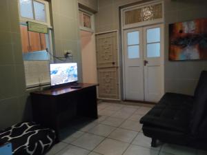 TV a/nebo společenská místnost v ubytování Divine Harvest Guesthouse