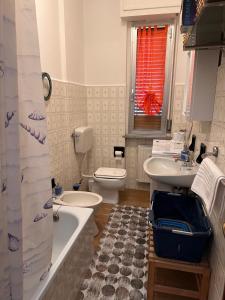 Phòng tắm tại Casa Oceano - grazioso bilocale