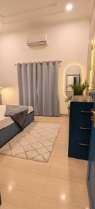 een slaapkamer met een bed en een gordijn bij Hotel vk palace completly family stay #neartaj#luxurystay in Agra