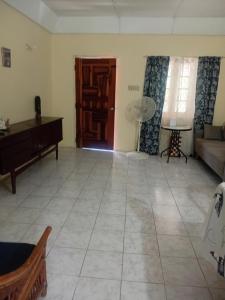 Fotografie z fotogalerie ubytování Royal Retreat with Fast Internet & Netflix v destinaci Port Antonio + 21 fotografií