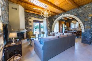 Posezení v ubytování Vilana, nature-inspired retreat!