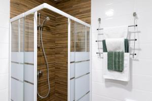 Et badeværelse på Innmare Fortuna Hotel Dos Estrellas + 261 billeder