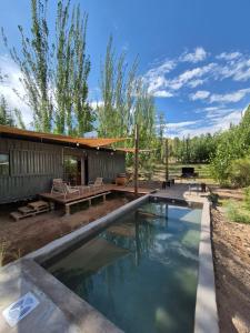 Swimmingpoolen hos eller tæt på Container House