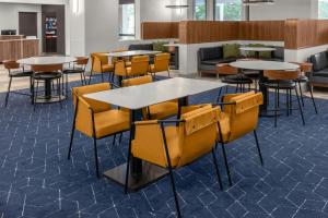 Posezení v ubytování Courtyard by Marriott Fort Lauderdale Coral Springs