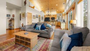 a living room with two couches and a coffee table at Lookout Point - Retreat for 6 in South Lake Tahoe