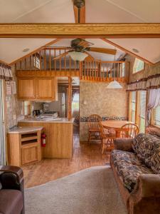 Køkken eller tekøkken på Classic Camper on Black Lake