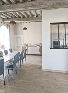 a kitchen and dining room with a table and chairs at Domaine des Hirondelles - Escapade de Charme & Spa à 15min de Provins in Champcenest