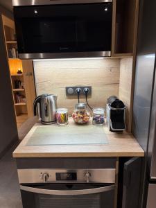 Køkken eller tekøkken på Newly Renovated Chalet Le 5 Saint Marcel + 24 billeder