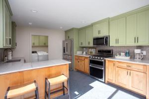 Kuchyň nebo kuchyňský kout v ubytování The Erik House