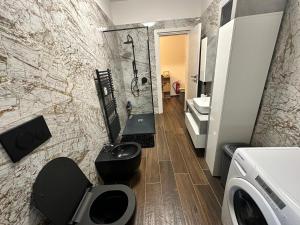 a bathroom with a shower and a toilet and a sink at Dante appartamento in Fagnano Olona