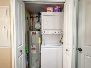 a room with a refrigerator and a microwave at Cozy 1Bdrm•Self Check-in•Downtown in Salt Lake City