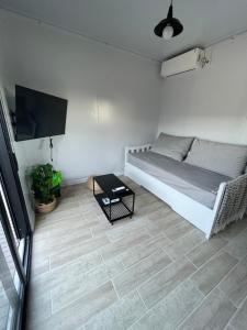 a bedroom with a bed and a table in it at La casa de Tokyo in Carmelo