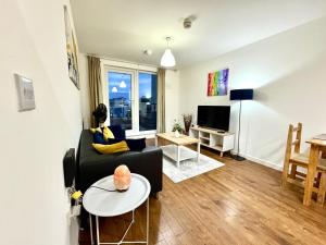 Et tv og/eller underholdning på VIPAbodes at The Nankeville Woking