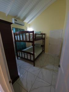 Postel nebo postele na pokoji v ubytování Southern Haven Cabin