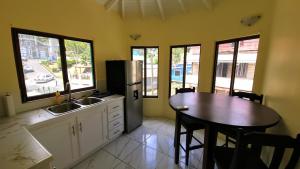 Kuchyň nebo kuchyňský kout v ubytování Southern Haven Cabin