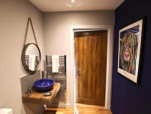 a bathroom with a blue sink and a mirror at Narrowgate Castle Ocean Blue Lodge Central Alnwick Inc Sofa Bed in Alnwick +5 photos