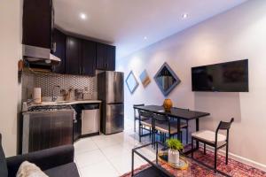 Køkken eller tekøkken på Central Park Residence in New York