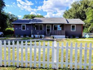 a white picket fence in front of a house at Seagull`s Rest in Navarre