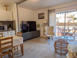 Kuchyň nebo kuchyňský kout v ubytování Escapade à Bandol balcon verdoyant et plage à deux pas