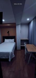 Postel nebo postele na pokoji v ubytování Los Angeles Hotel