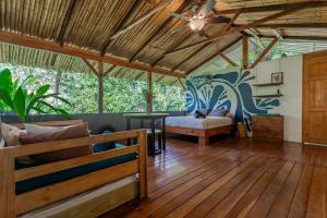 Et opholdsområde på Private jungle “Loft del Rio” river access