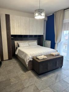 a bedroom with a large bed and a chandelier at Dante appartamento 1 in Fagnano Olona +11 photos