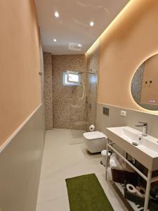 Et badeværelse på Rroji Urban Heritage