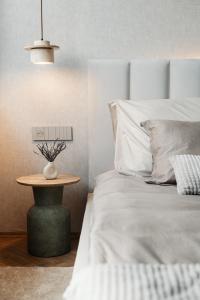 En eller flere senge i et værelse på BeComfy - Exclusive Old town apartment Bratislava