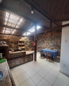 a dining room with a blue table and chairs at Suíte - Casa Rodante in Ouro Preto