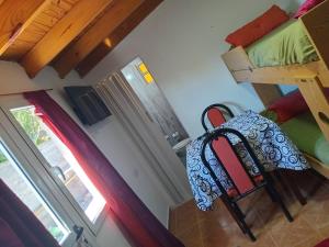 a room with a chair in a room with a window at Dormis in Perito Moreno