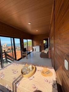 a room with a table with glasses on top of it at Cobertura Vista mar com churrasqueira in Governador Celso Ramos