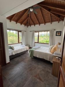 Giường trong phòng chung tại Wayra Huasi +50 ảnh