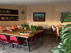 Khu vực ghế ngồi tại Casa Santa Ana