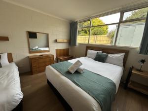 En eller flere senge i et værelse på Comfort Inn Devonport