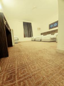 Postel nebo postele na pokoji v ubytování منازل الزائرين3