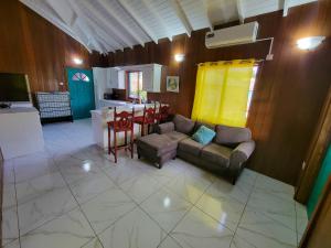 Posezení v ubytování Southern Haven Cabin