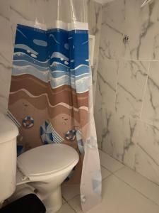 Et badeværelse på Mara e Jorge Suites Beira Mar