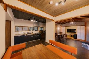 an open kitchen and dining room with a table and chairs at 樹-Itsuki- "岩風呂付 rockbath" in Hakone