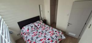 Postel nebo postele na pokoji v ubytování Departamento a pasos del Faro playa la Serena