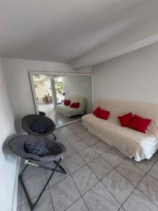 Ảnh trong thư viện ảnh của Rez de villa de 45 m2 Afa calme et fleuri ở Afa