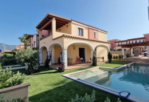 a house with a swimming pool in the yard at Casa Toni, Villasimius in Villasimius