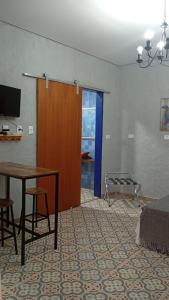 TV/trung tâm giải trí tại Pousadinha Vilarejo Perequê Ilhabela +50 ảnh