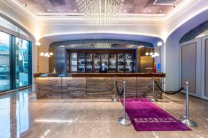 a bar in a room with a purple rug at Mercure Tianshui Downtown in Tianshui