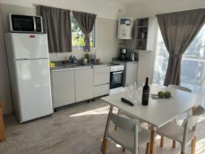 Køkken eller tekøkken på Complejo Las Cabañas del Lago