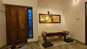 een kamer met een bank, een raam en een deur bij Fire Room Elements by Hexa stays in Trivandrum