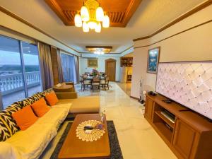 a living room with a couch and a table at Gamers Residence in Ban Nong Chaeng