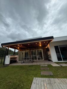 a house with awning on the front of it at Casa kai in Agujas