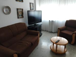 a living room with a couch and a tv at Frente al mar in Miramar