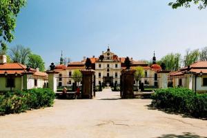 a large house with a driveway in front of it at Petrovický mlýn in Kasanice